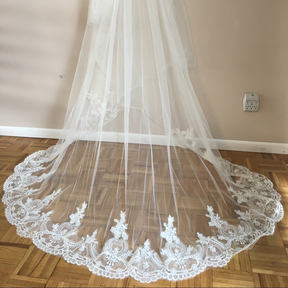 NEW long lace ivory white cathedral veil